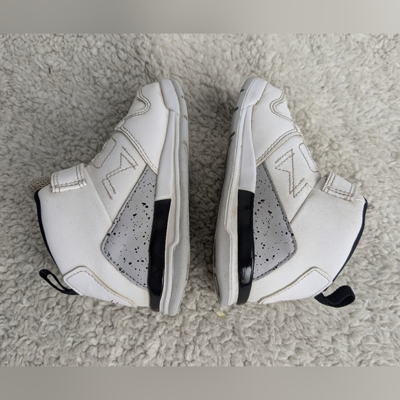 Jordan Kids White Sneakers Size 7 In Good Used Condition - Picture 5 of 7